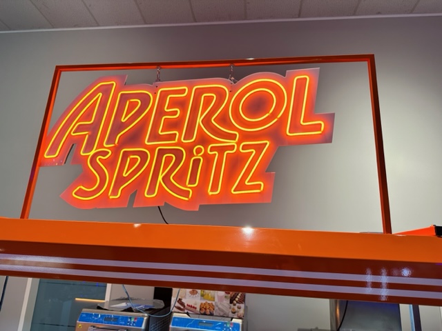 Aperol SPRITZ Mobile Bar Theke auf Rädern Cocktailbar